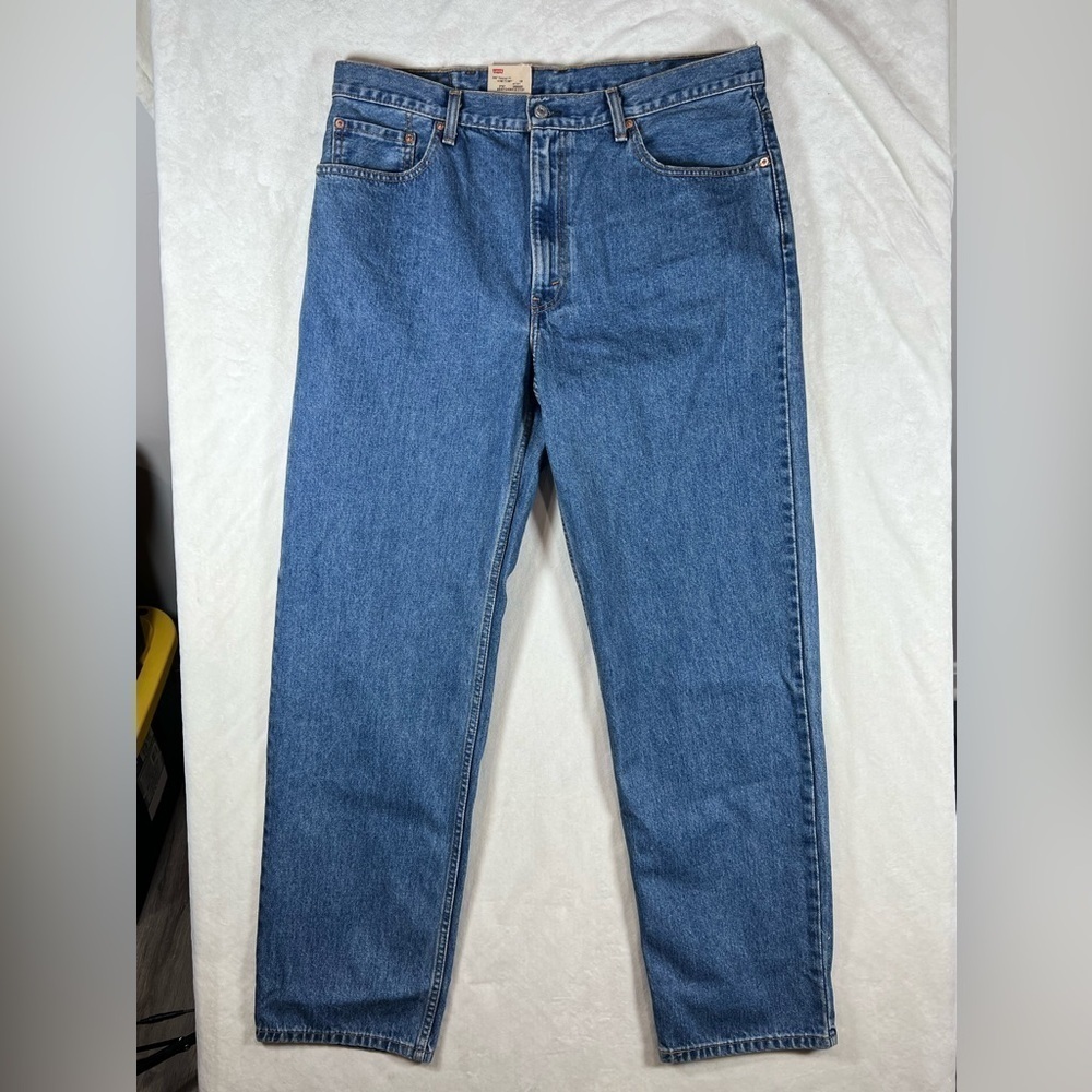 NWT Levi’s 550 Relaxed Fit 38W 34L Tapered Fit Medium Wash Jeans Denim C88